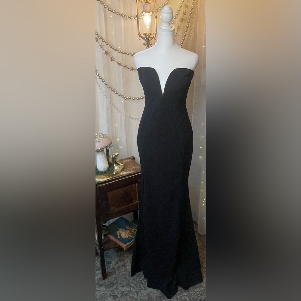 Windsor Black Strapless Sheath Dress for Cocktail